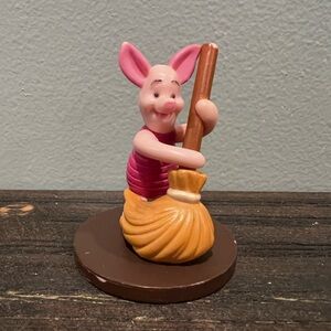 Sweeping Piglet & Broom 2" PVC Action Figure Disney Winnie The Pooh cake topper